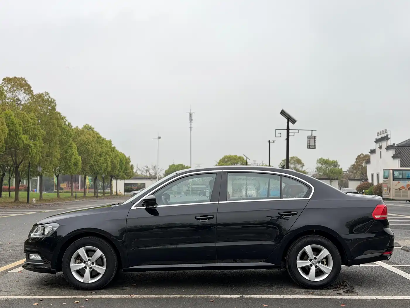 Volkswagen Lavida 2015 1.6L Manual Trend Edition фото 4