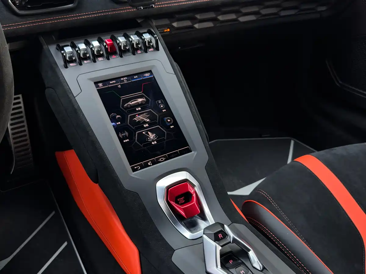 LAMBORGHINI HURACÁN