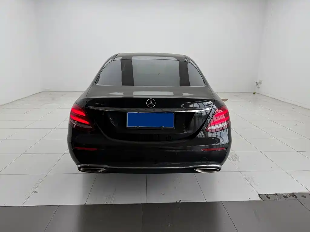 Photo 9 - Mercedes-Benz E-Class