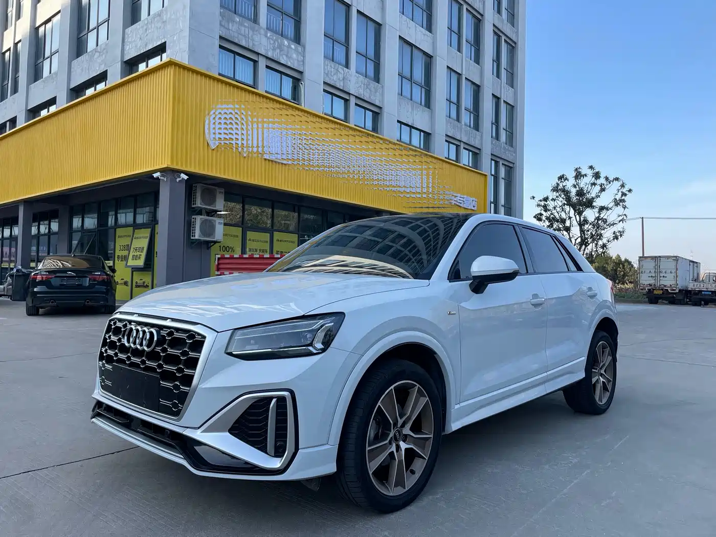 Фото 1 - Audi Q2L