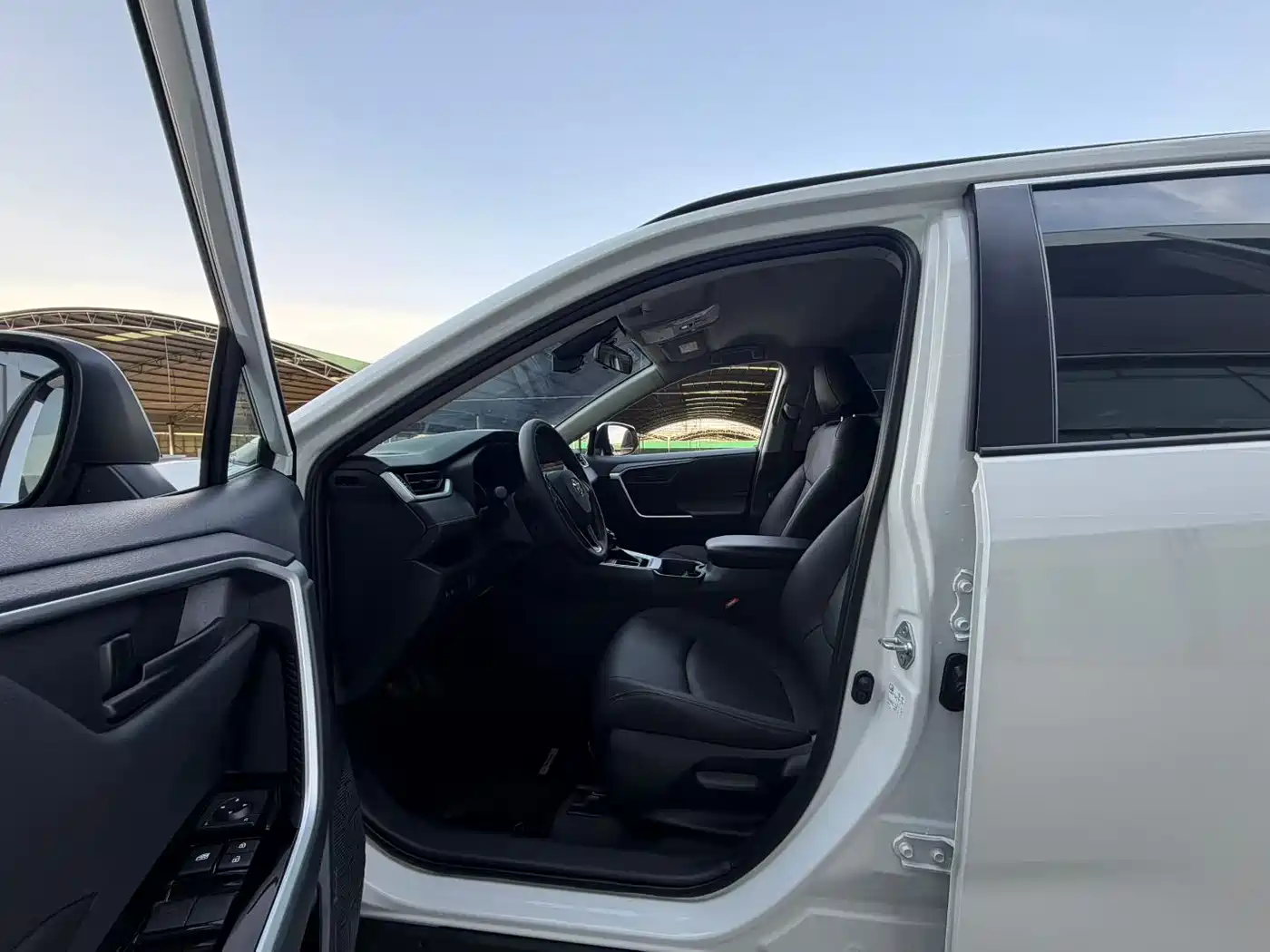 Toyota RAV4 Rongfang 2024 2.0L CVT FWD Urban Edition фото 7
