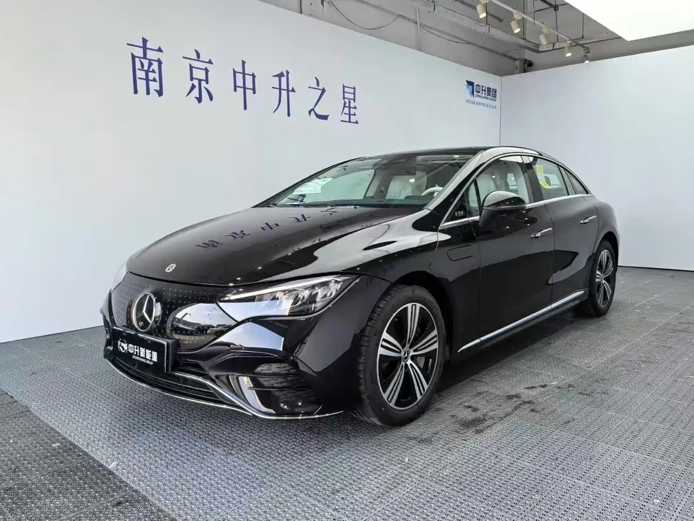 Mercedes-Benz EQE 2025 Model 500 4MATIC Luxury Edition