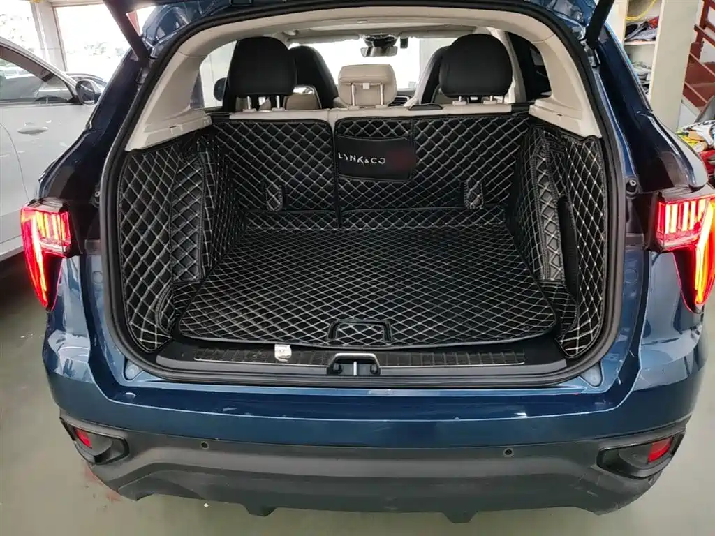 Lynk & Co 01 2017 2.0T 2WD Pro Shine Edition фото 19