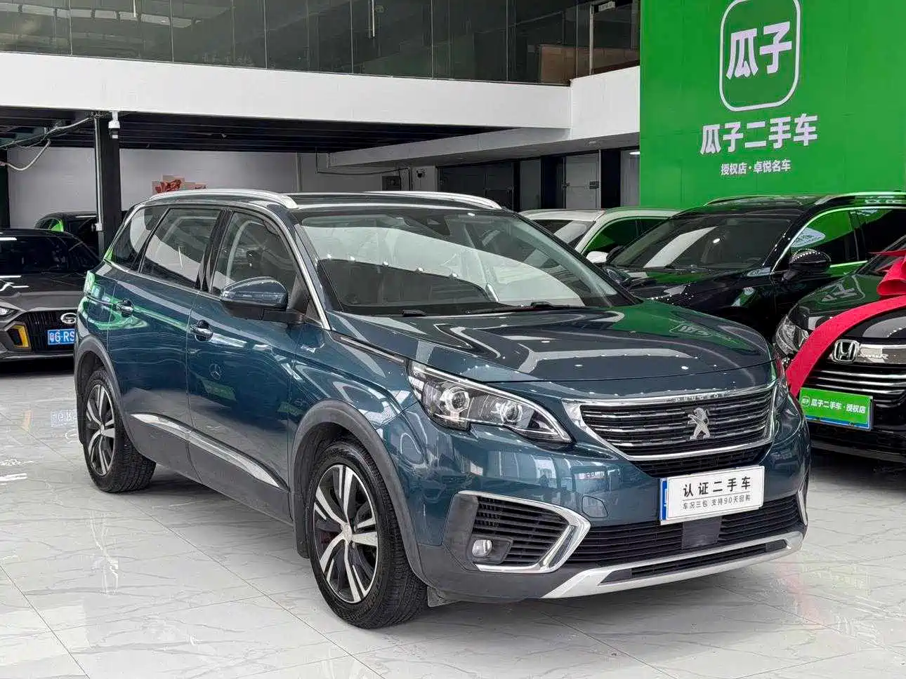 Photo 2 - Peugeot 5008