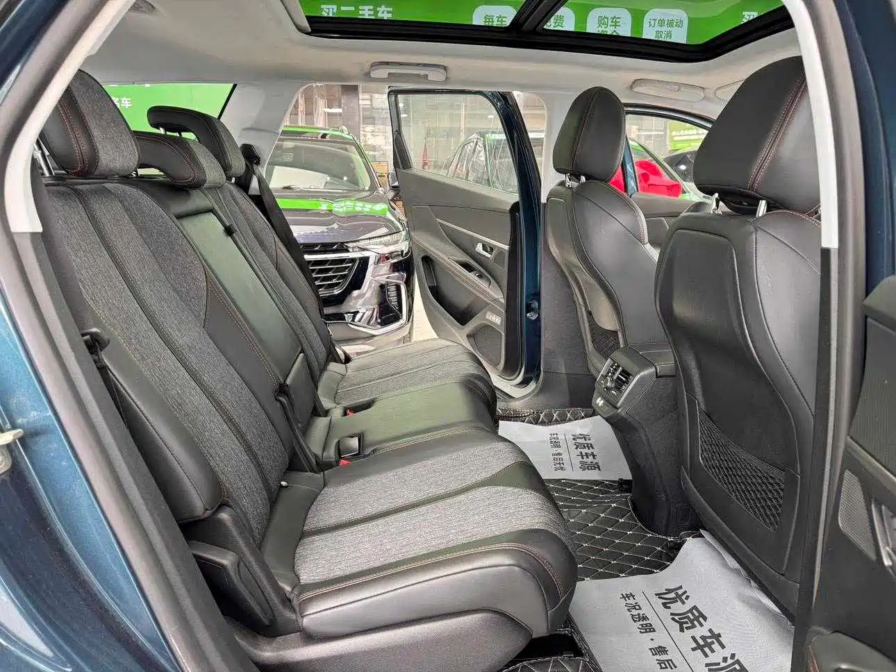 Photo 18 - Peugeot 5008