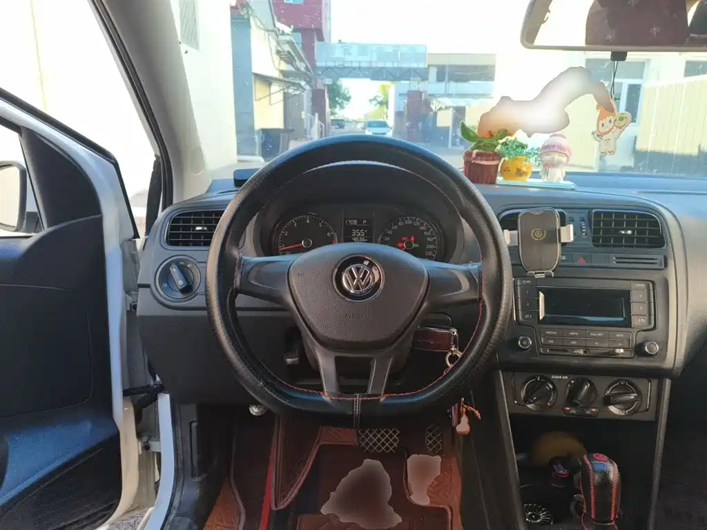 Volkswagen Polo 2016 1.4L Automatic Trend фото 6