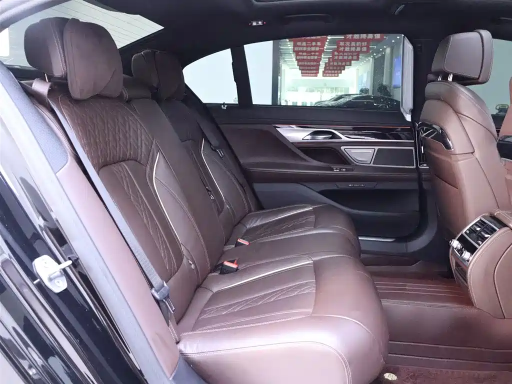 BMW 7 Series 2019 730Li M Sport Package фото 22