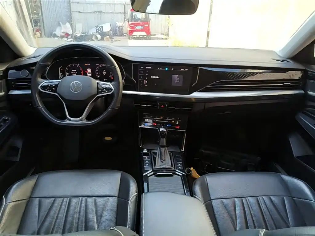 Volkswagen Passat 2023 Facelift 330TSI Starlight Luxury Edition фото 10
