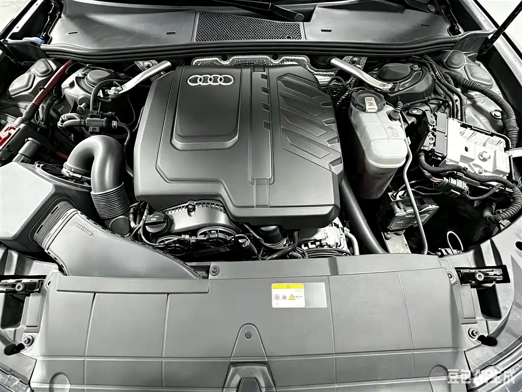 Фото 15 - Audi A6L