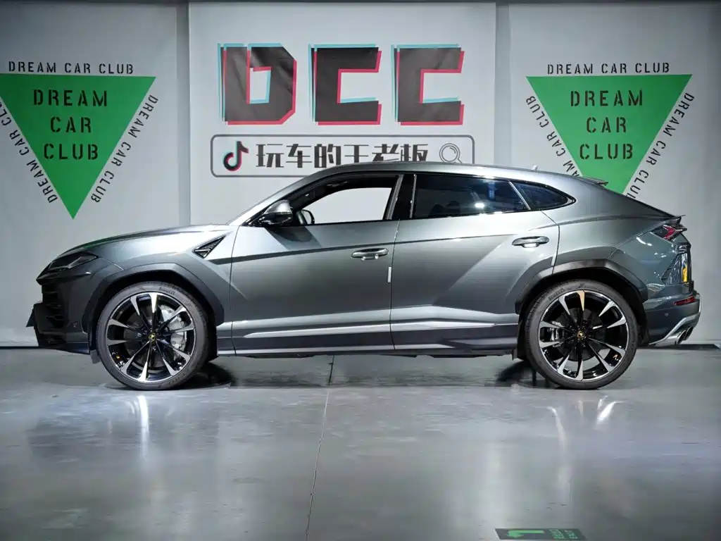 Фото 51 - Lamborghini Urus