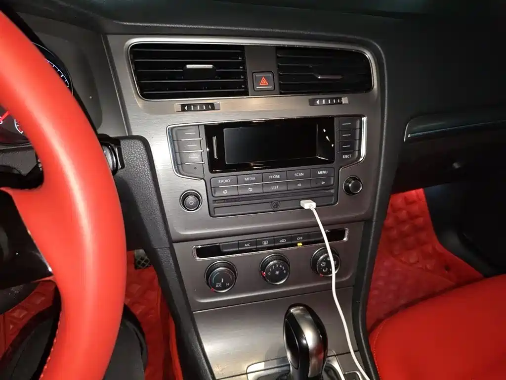 Volkswagen Golf 2014 1.6L Automatic Comfort фото 14
