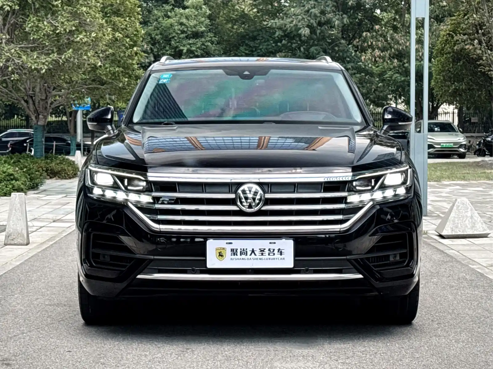 Фото 2 - Volkswagen Touareg