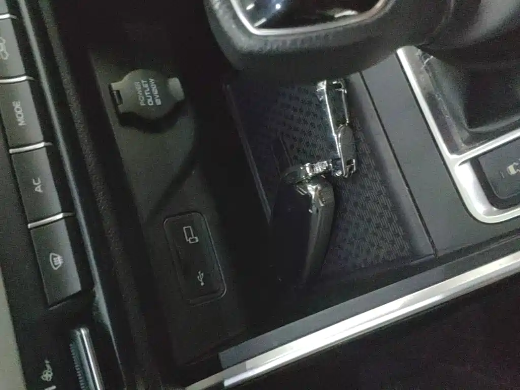 Фото 9 - Geely Vision X3