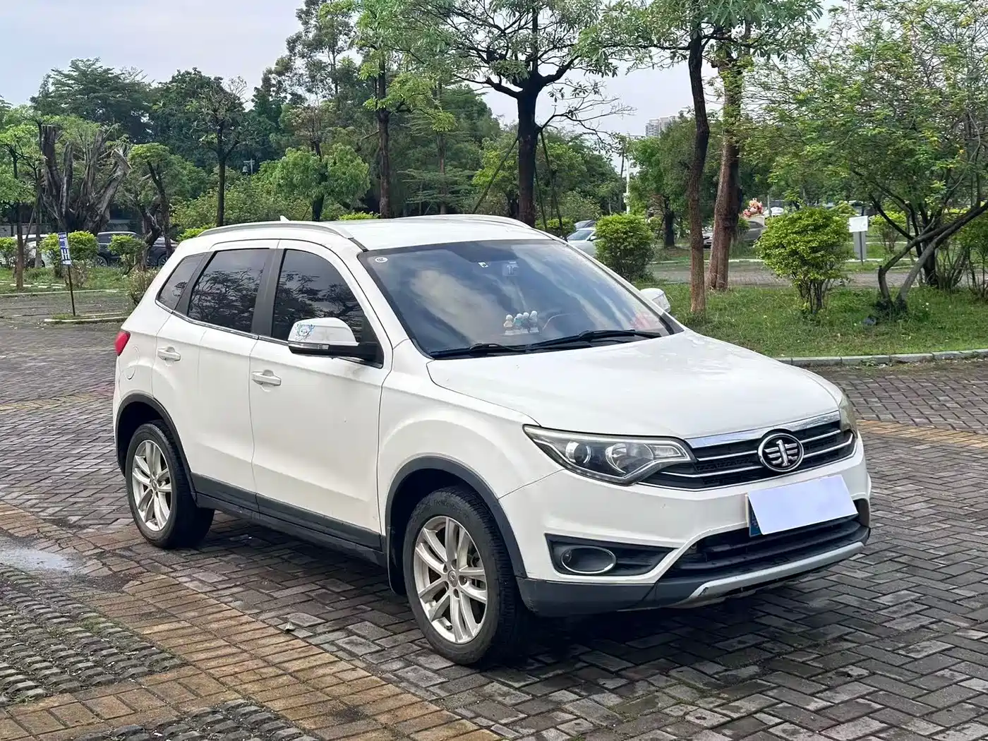 FAW Senya R7 2017 2016 1.6L Manual Comfort