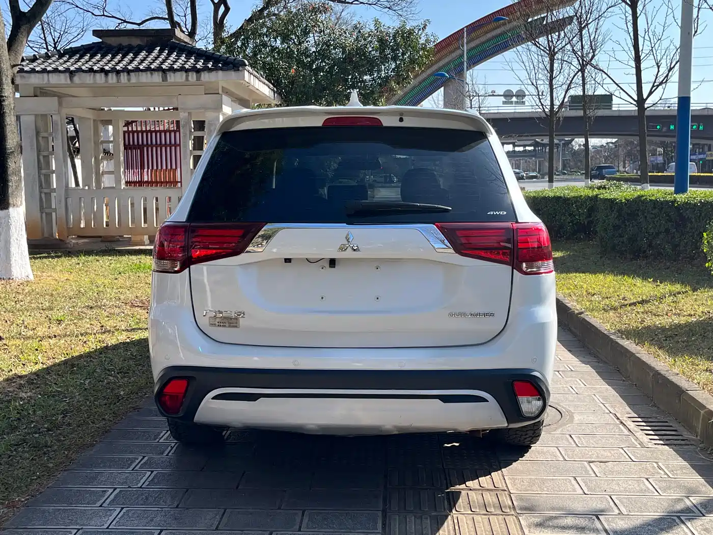 MITSUBISHI OUTLANDER