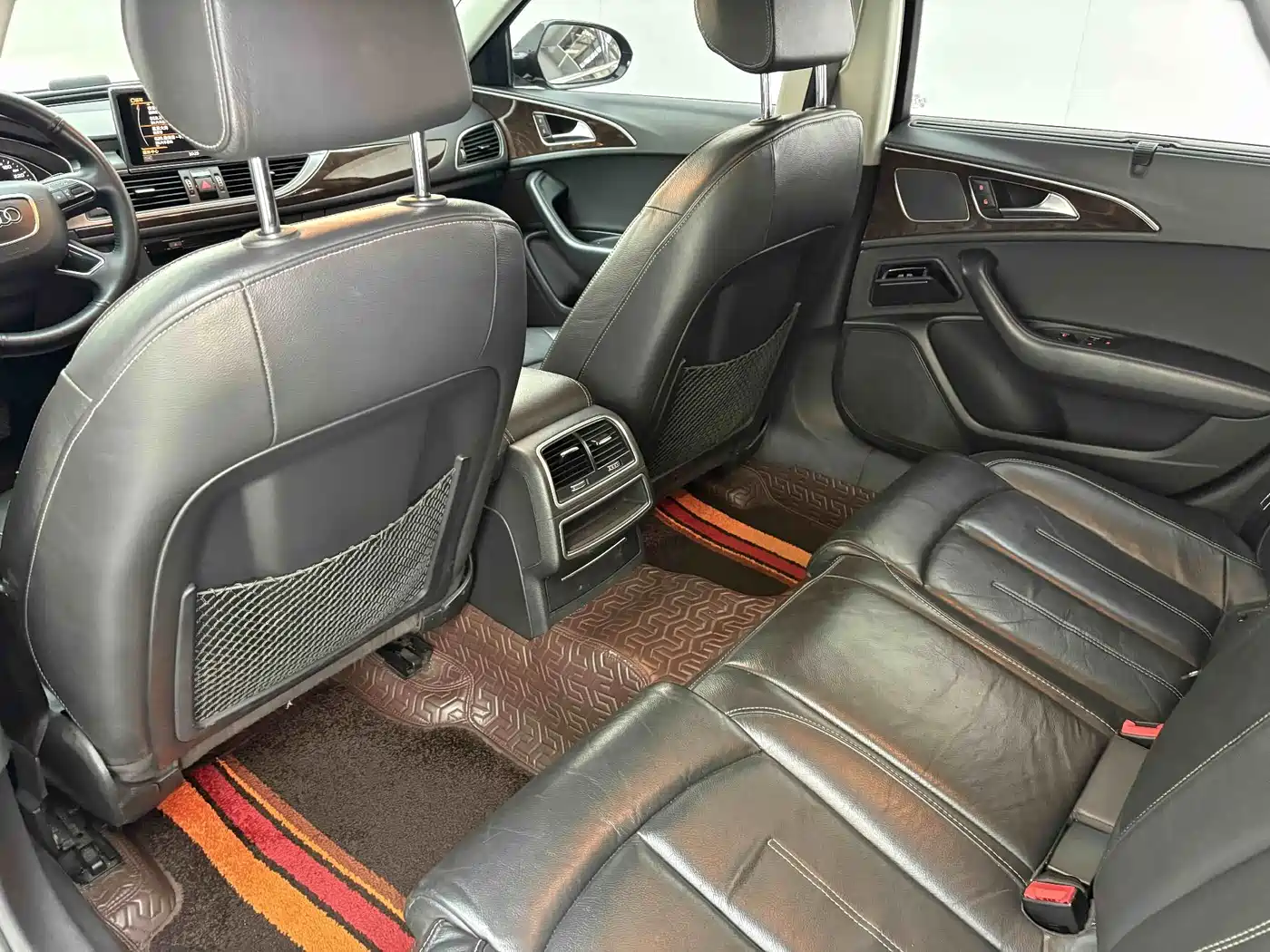 Фото 8 - Audi A6L