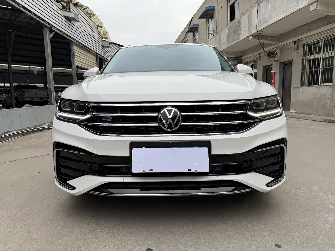 Volkswagen Tiguan L 2022 330TSI Auto 2WD R-Line Premium Edition фото 2