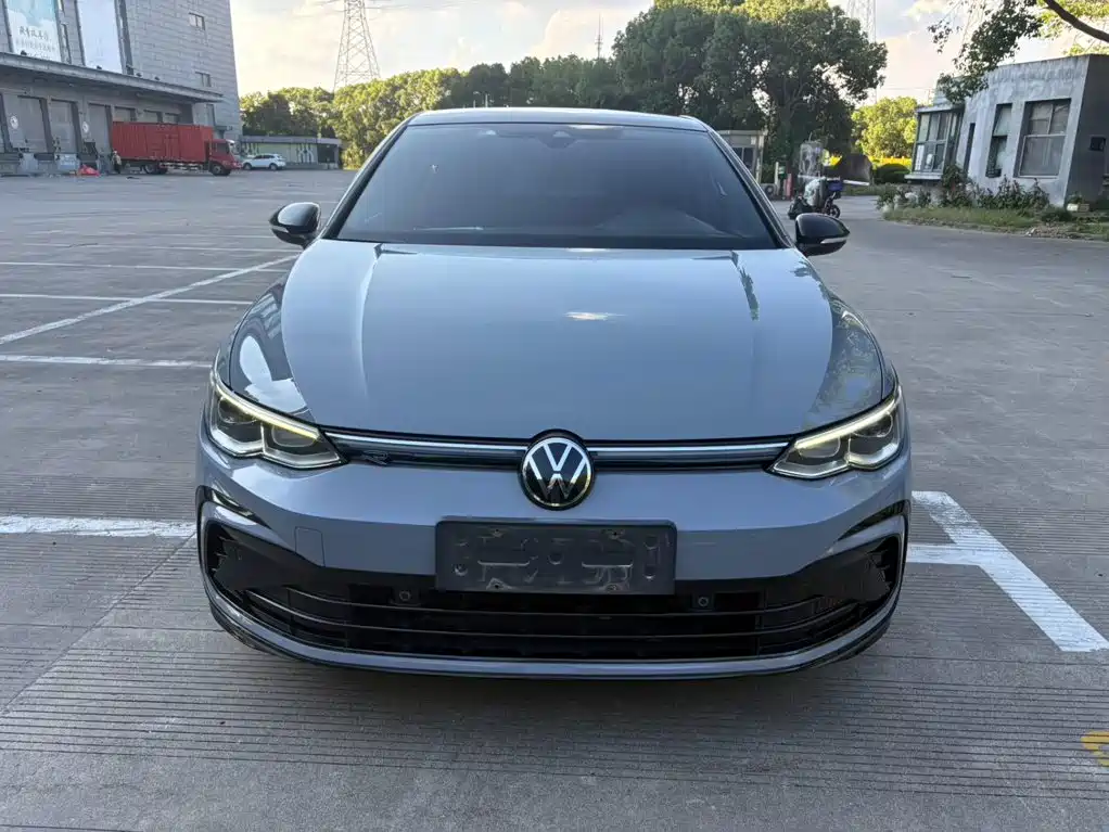 Фото 2 - Volkswagen Golf