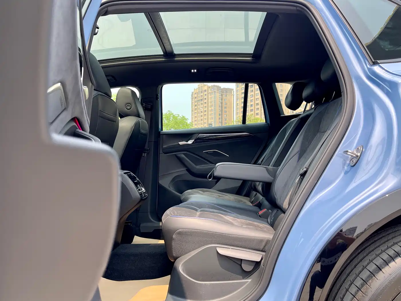 Volkswagen Tiguan L 2024 PRO 380TSI 4WD R-Line Premium Edition фото 11