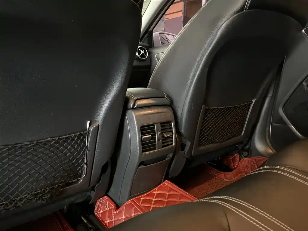 Mercedes-Benz GLA 2017 GLA 200 Dynamic фото 16