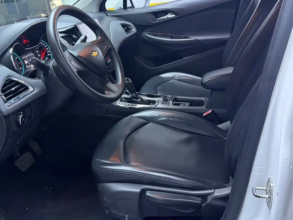 Chevrolet Cruze 2018 320 Automatic Pioneer Sunroof Edition фото 17