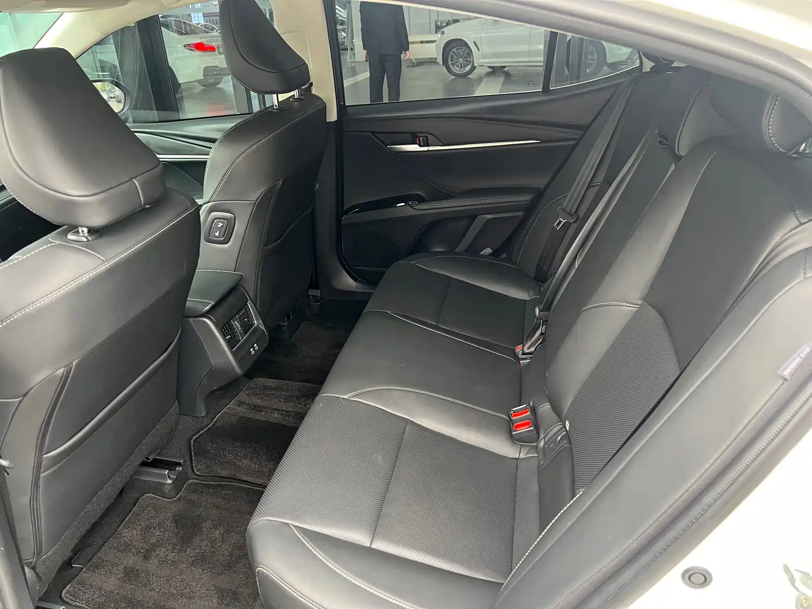 Фото 6 - Toyota Camry