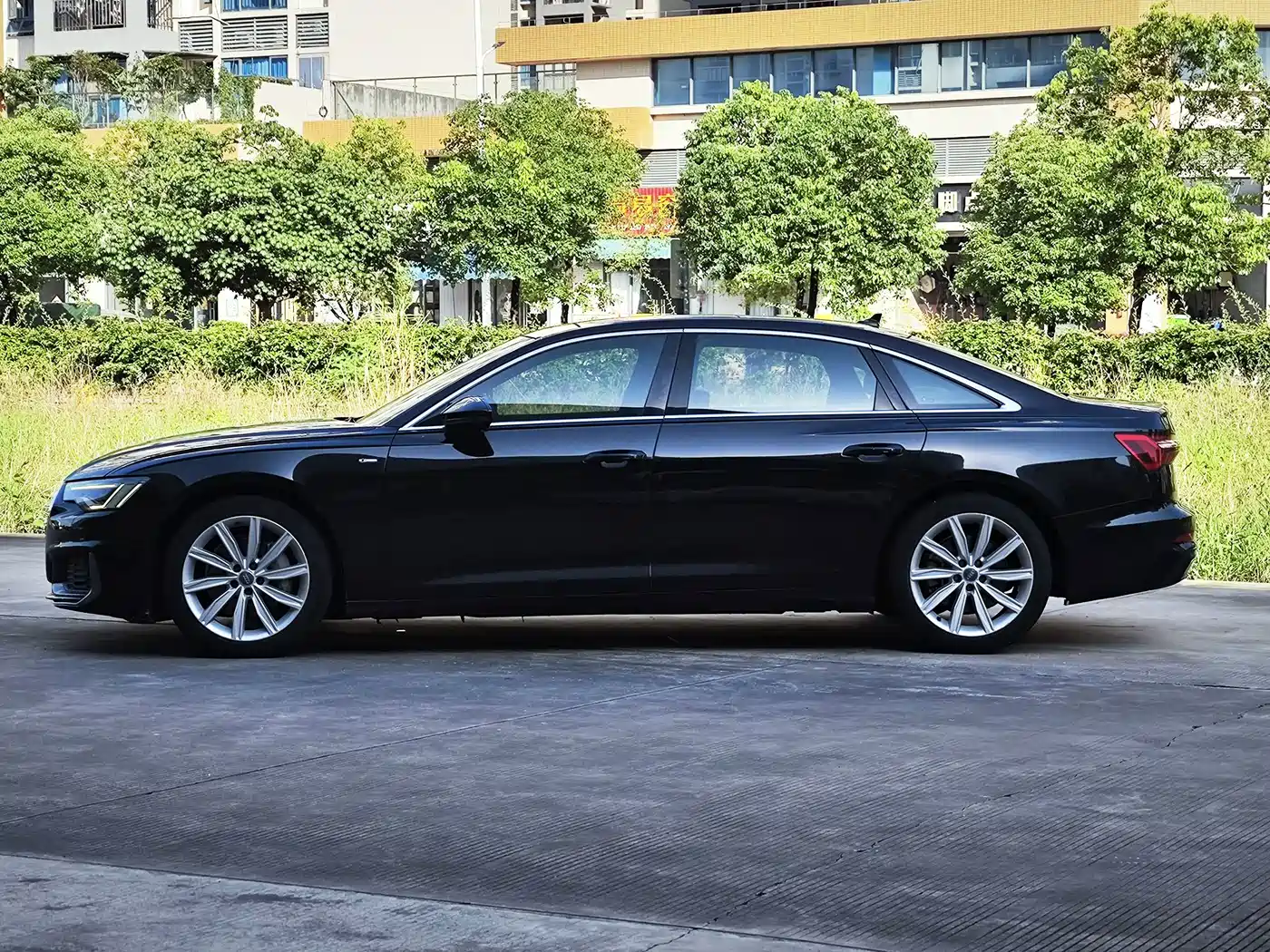 Фото 6 - Audi A6L