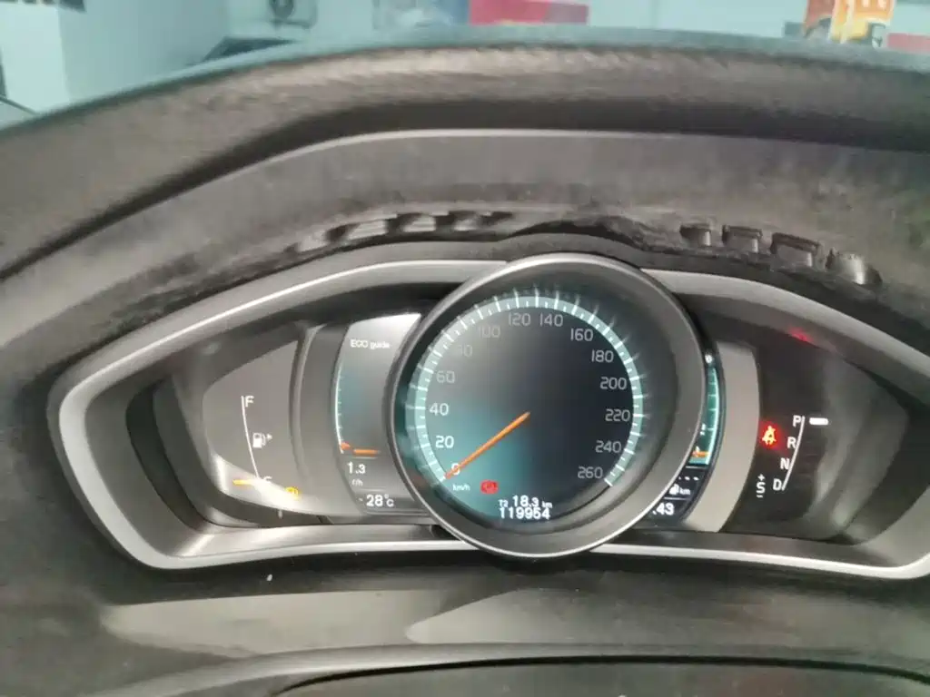 Фото 12 - Volvo V40