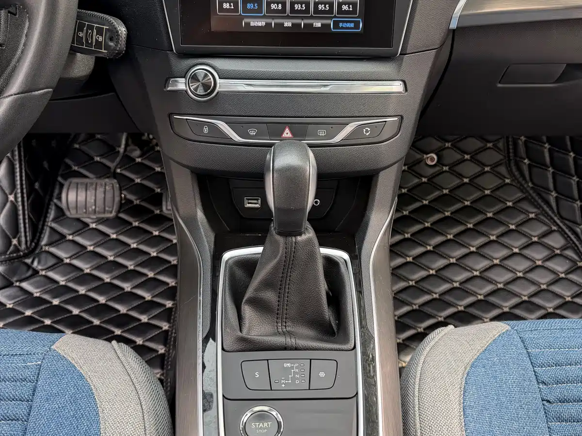 Peugeot 408 2015 Model 1.2T Automatic Luxury Edition фото 16