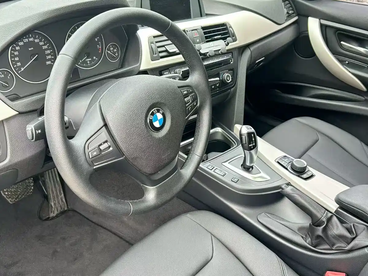 BMW 3 Series 2014 320Li Fashion фото 5