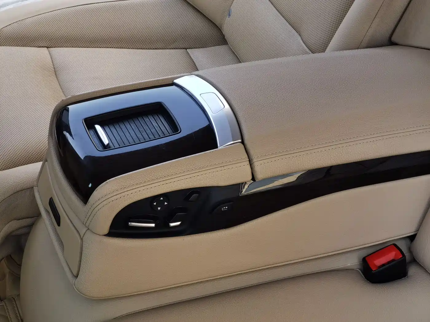 BMW 7 Series 2009 730Li Luxury фото 10