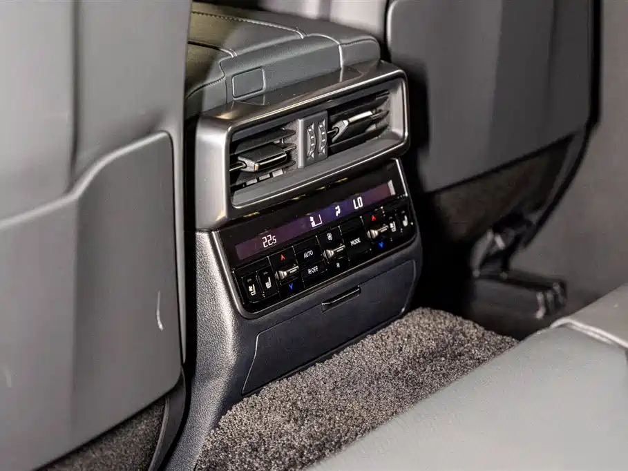 Lexus LX 2025 700h OVERTRAIL Frontier Edition фото 12