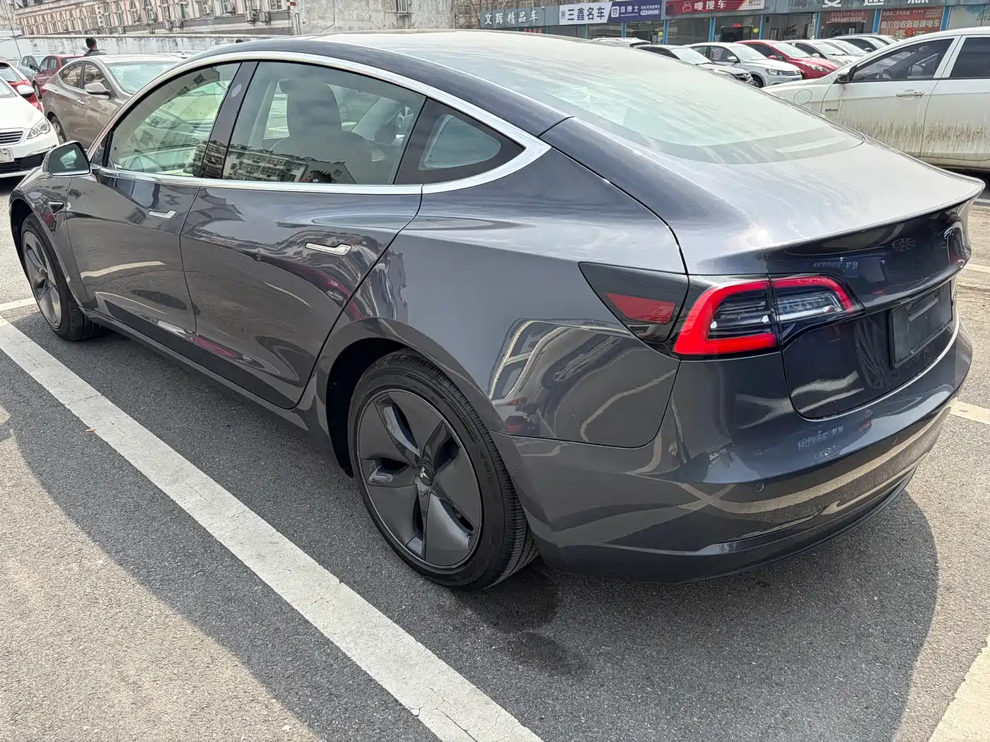 TESLA MODEL 3