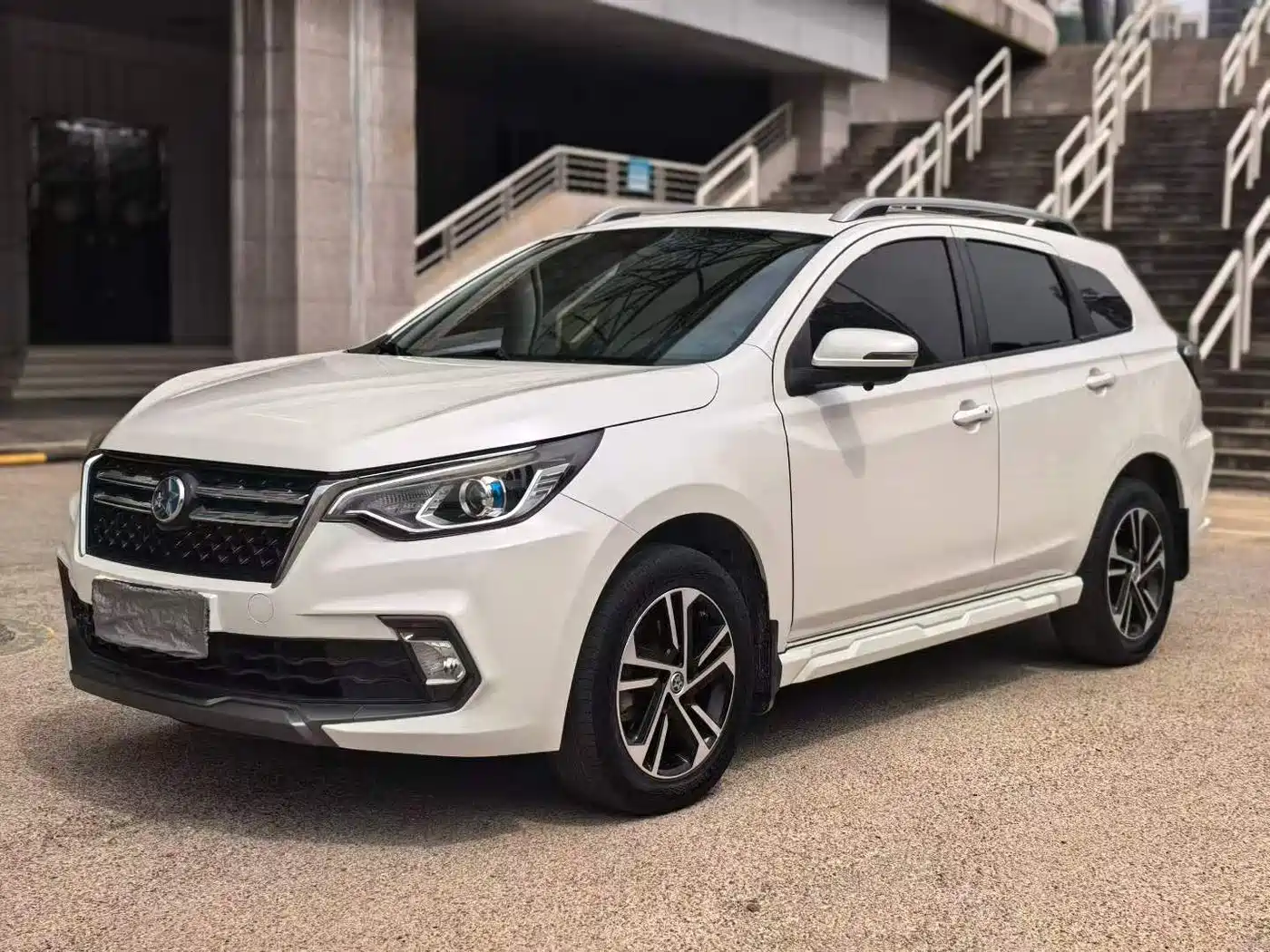 2018 Venucia T70