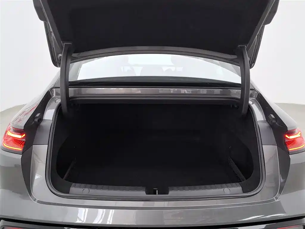 GEELY GALAXY GALAXY E8