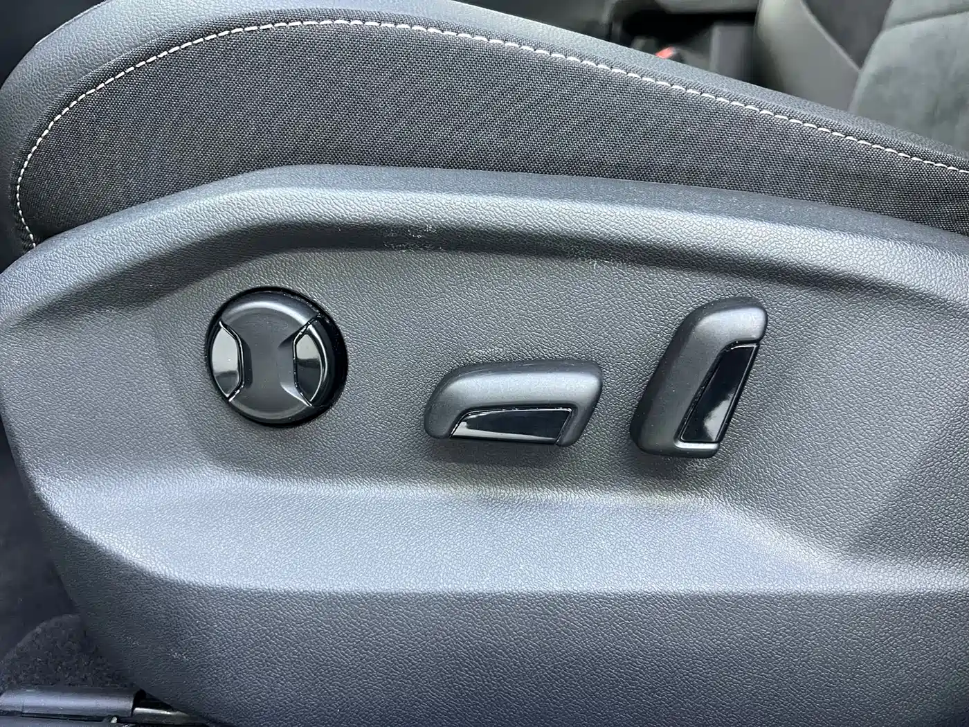 VOLKSWAGEN T ROC EXPLORING SONGS