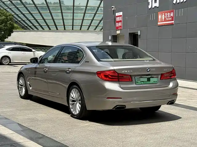 BMW 5 Series New Energy 2019 530Le Pioneer Edition — фото 3