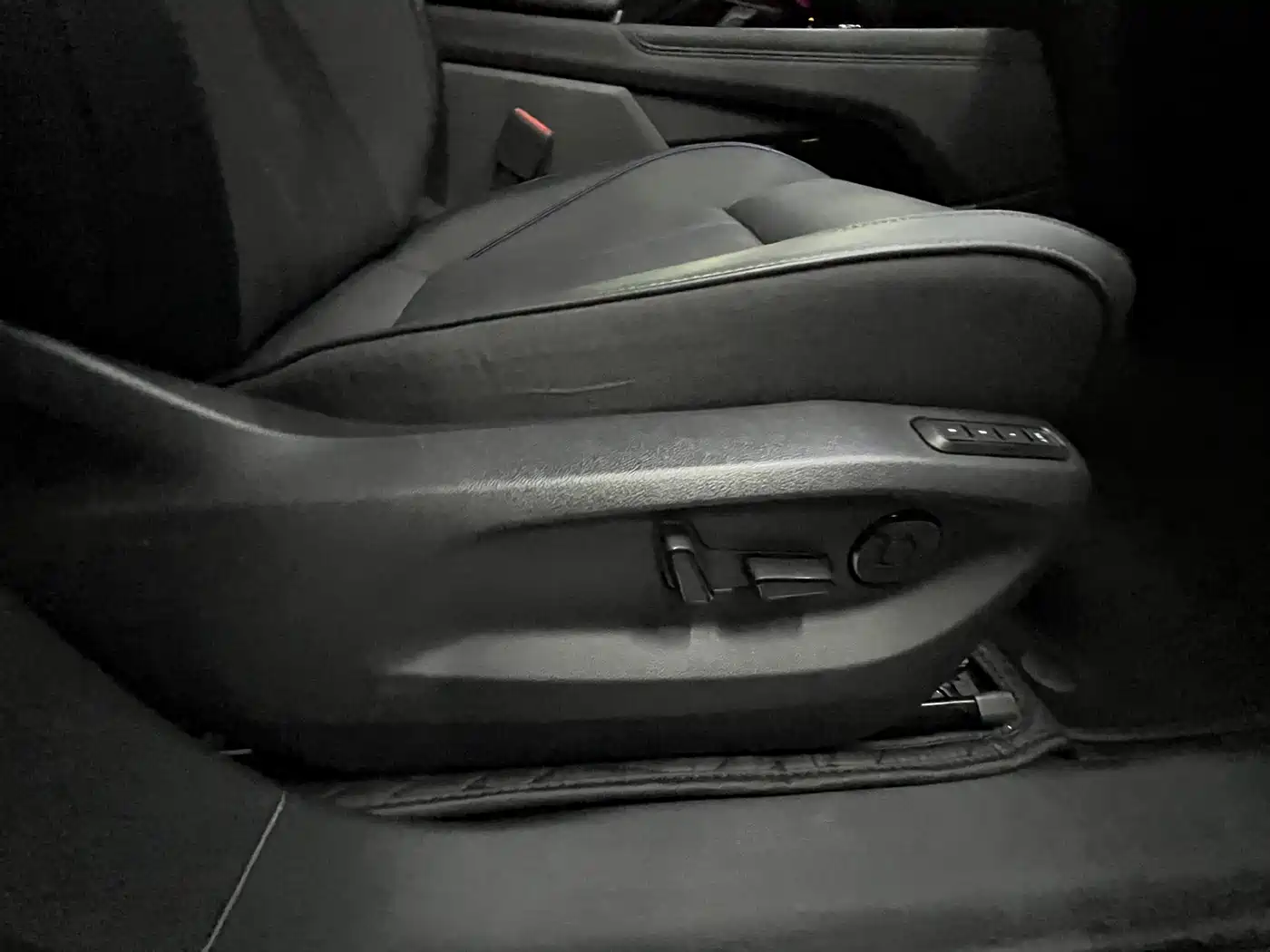Volkswagen Tiguan L 2024 PRO 380TSI AWD R-Line Intelligent Leader Edition фото 10
