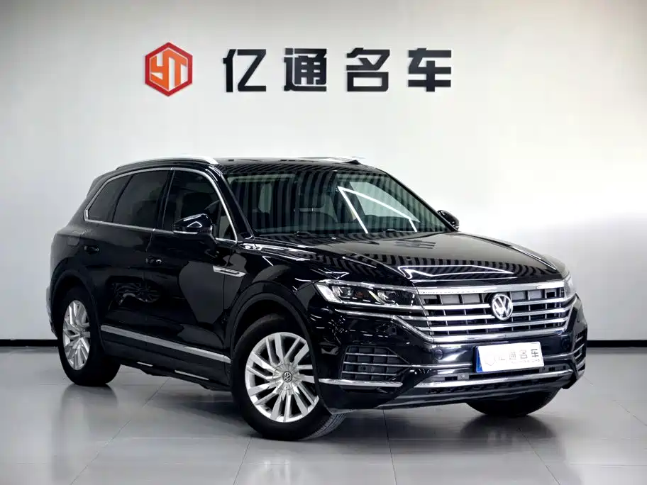 Фото 3 - Volkswagen Touareg