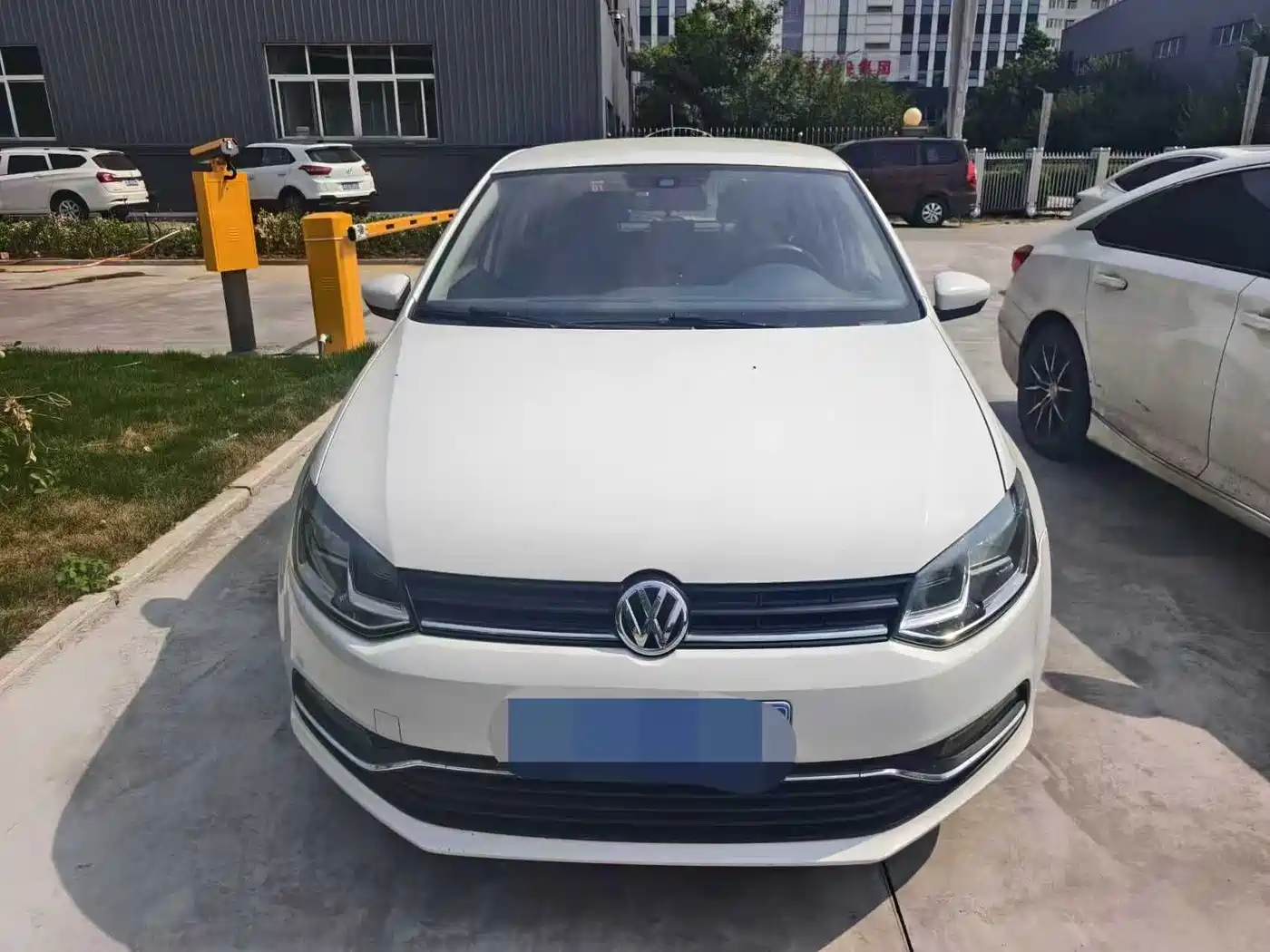 Volkswagen Polo 2014 1.4L Manual Comfort Edition фото 2