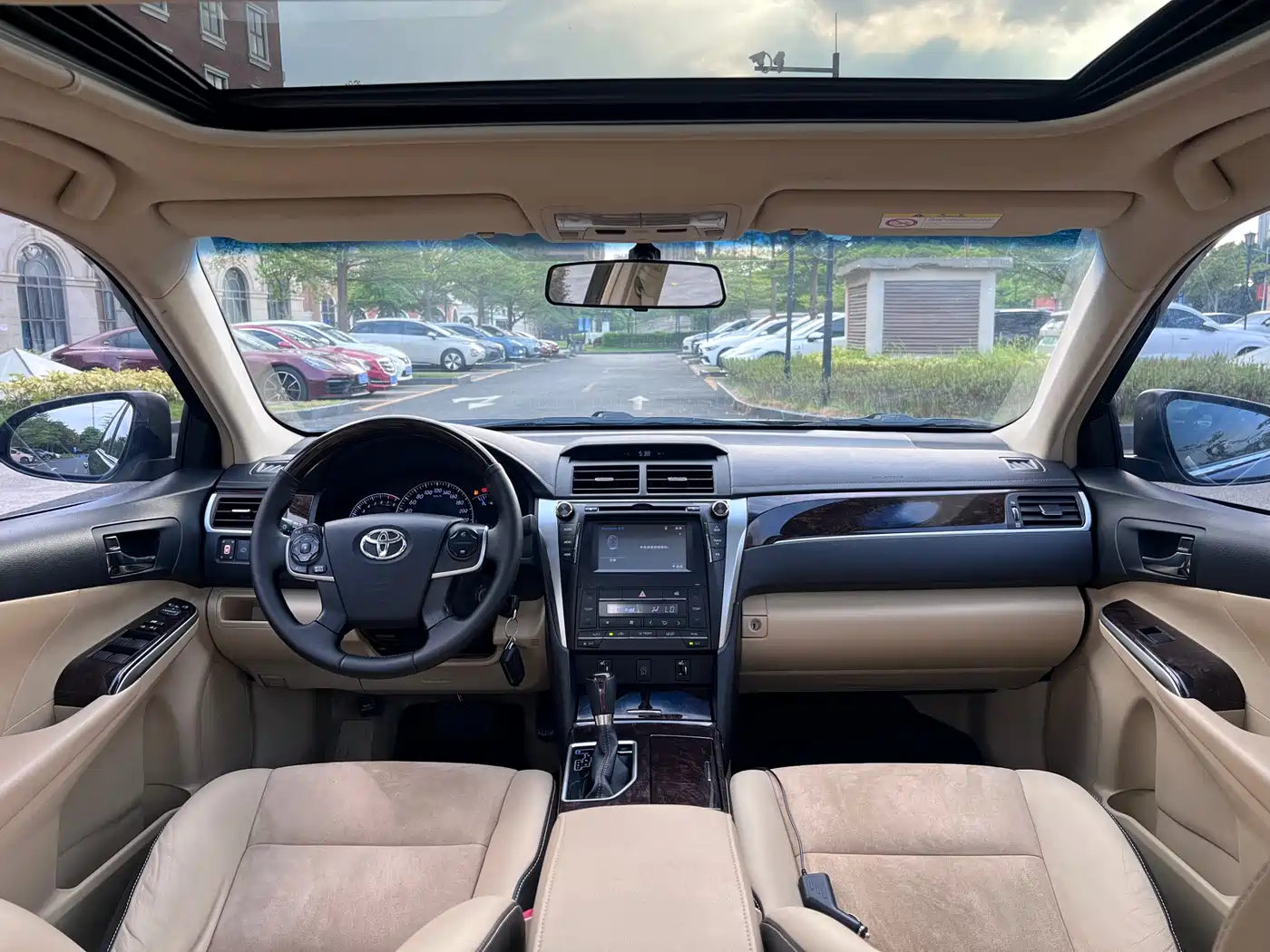 Toyota Camry 2016 2.0G 10th Anniversary Luxury Edition фото 9