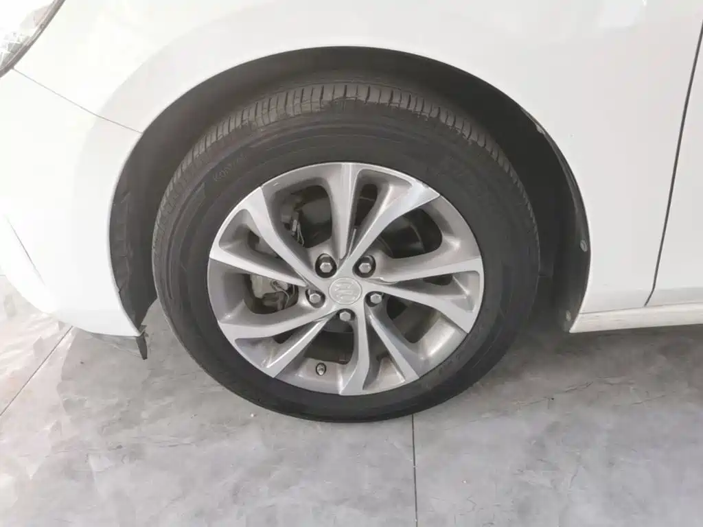 Photo 23 - Buick Verano
