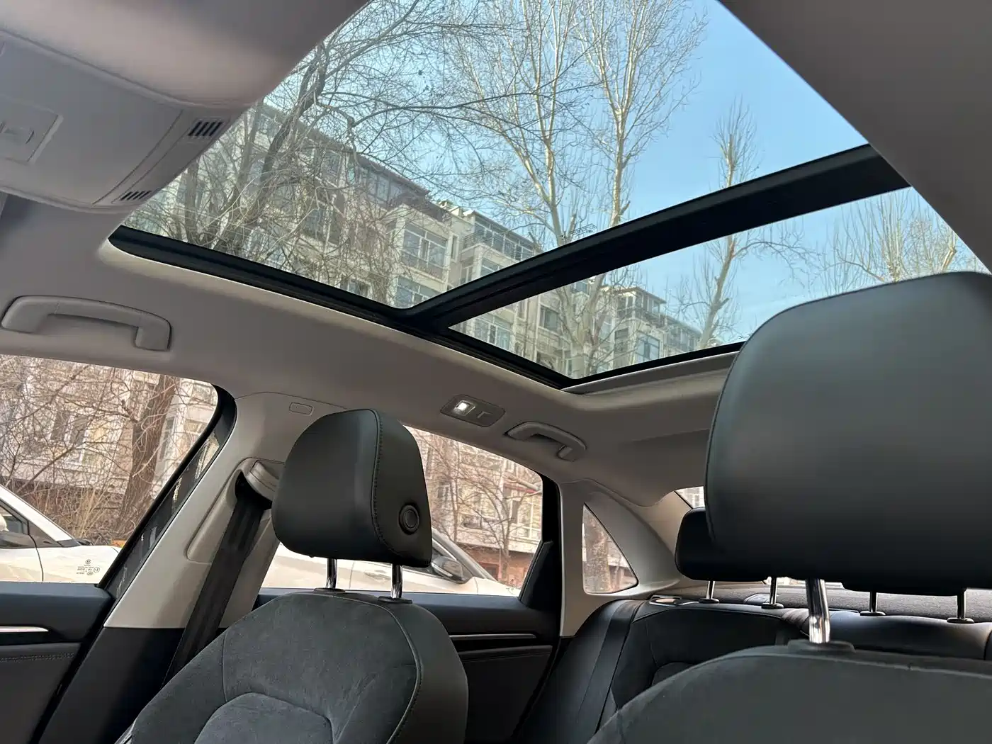 Volkswagen Sagitar 2022 280TSI DSG Surpassing Edition фото 9