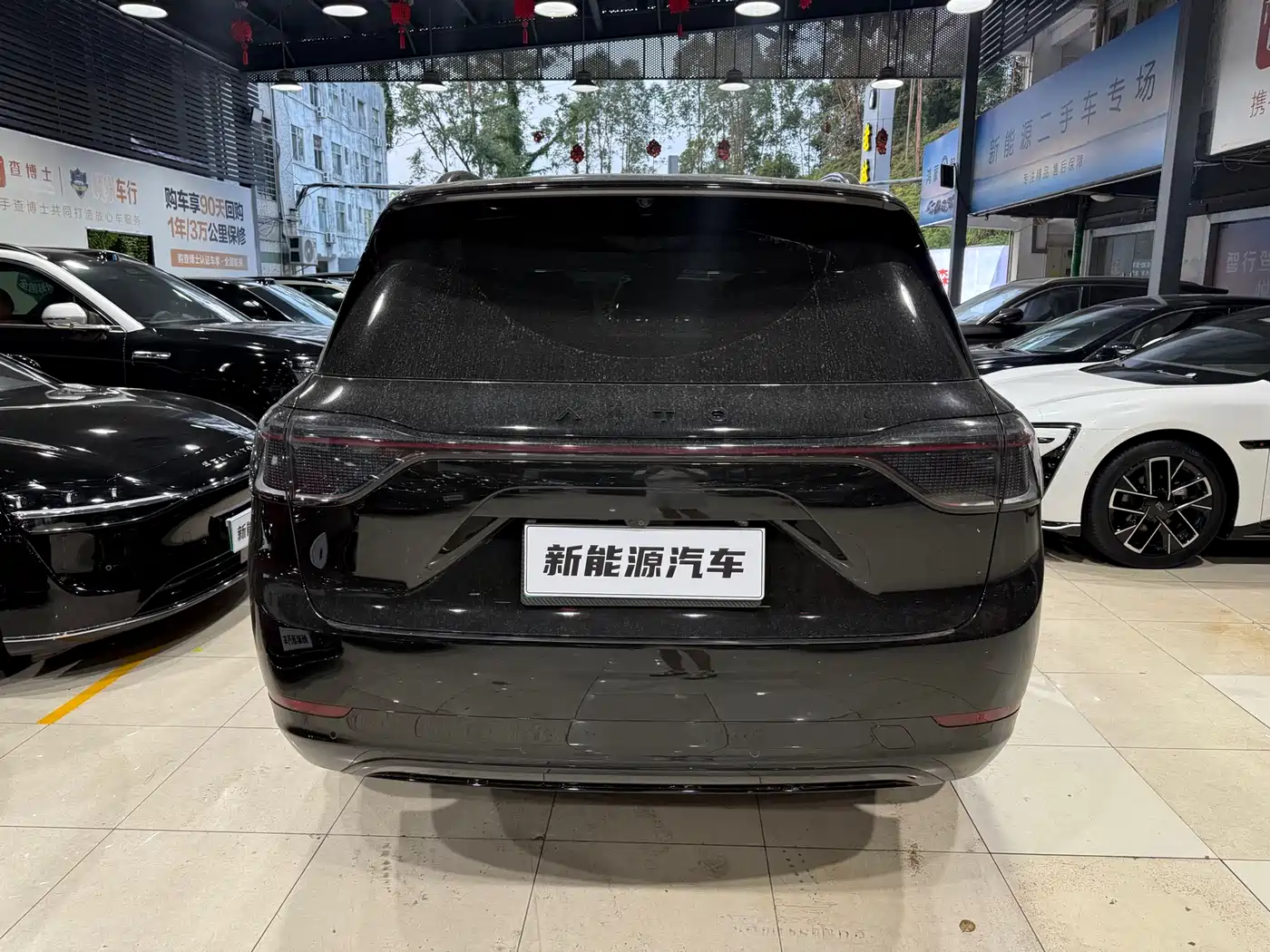 AITO Wenjie AITO M9 2024 Range Extender Max 52kWh 6-seater фото 6