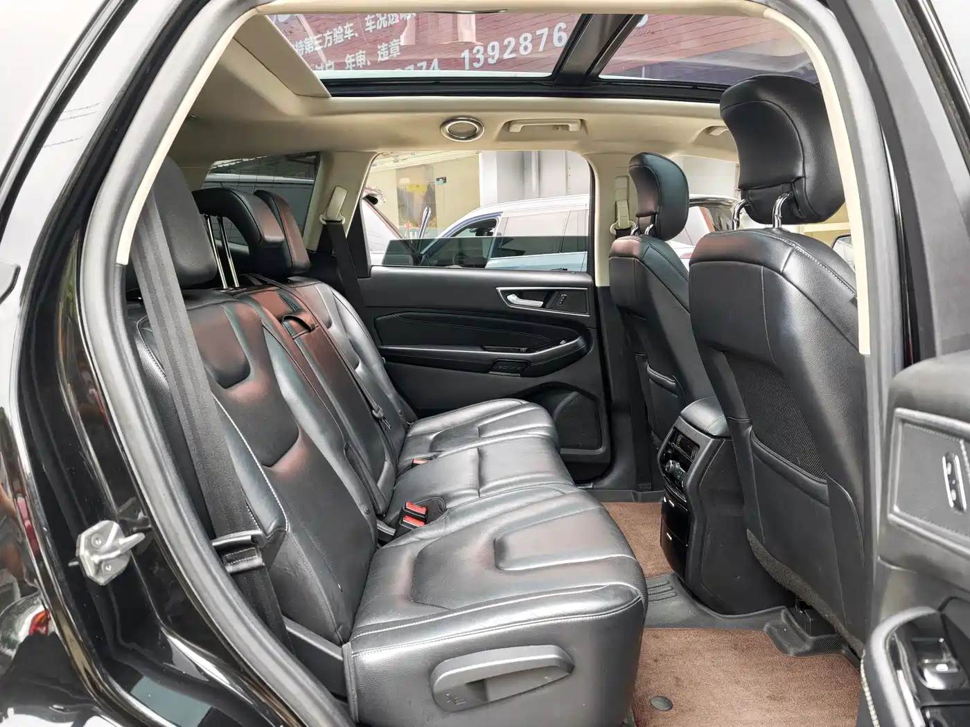 Фото 9 - Ford Edge
