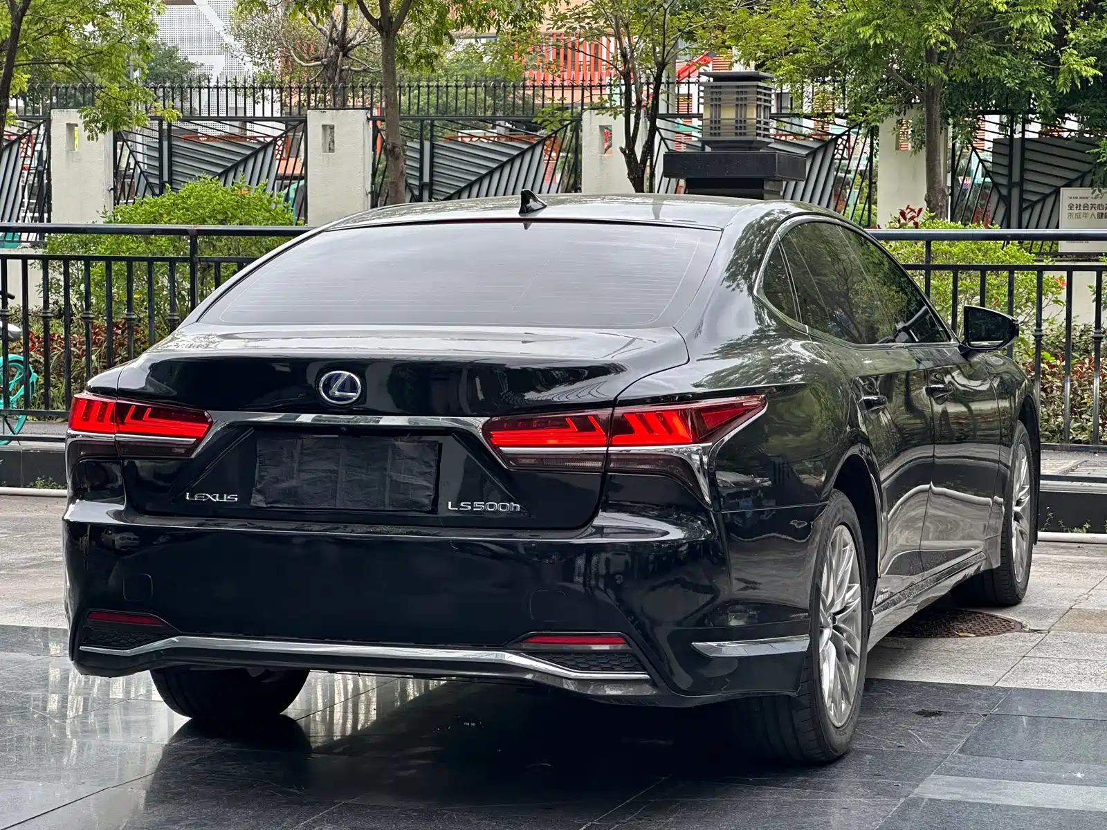Фото 15 - Lexus LS