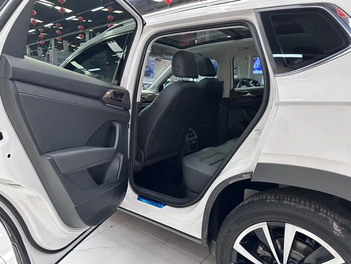 Volkswagen Tharu 2022 330TSI AWD Flagship Edition фото 11