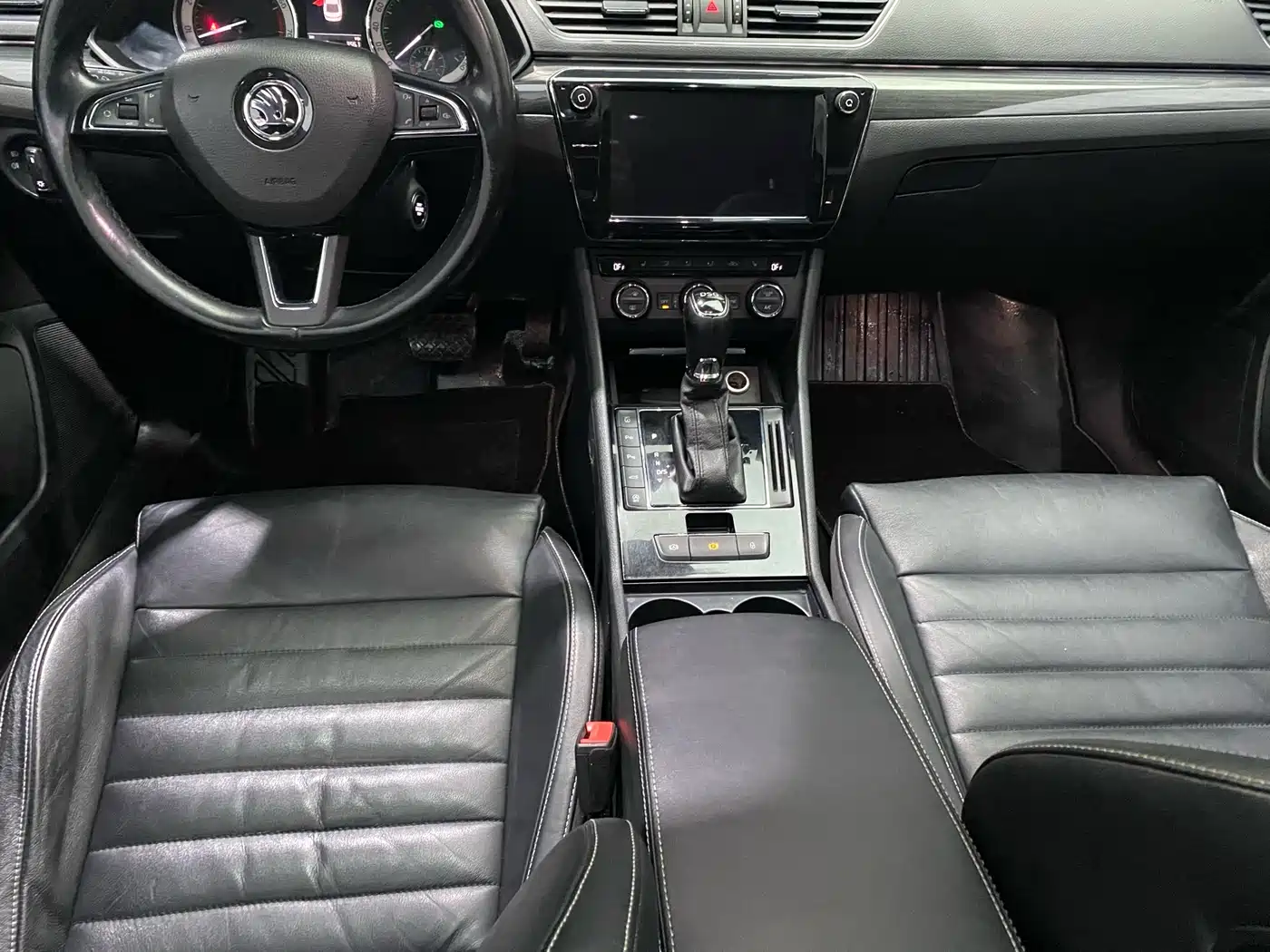 Škoda Superb 2018 TSI330 DSG Luxury Edition China V фото 17