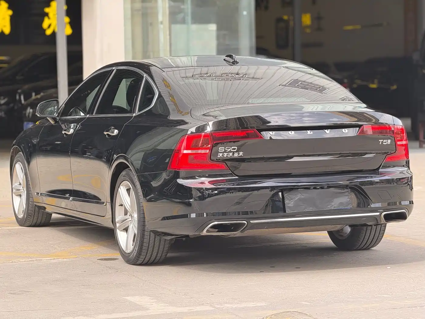 Фото 9 - Volvo S90