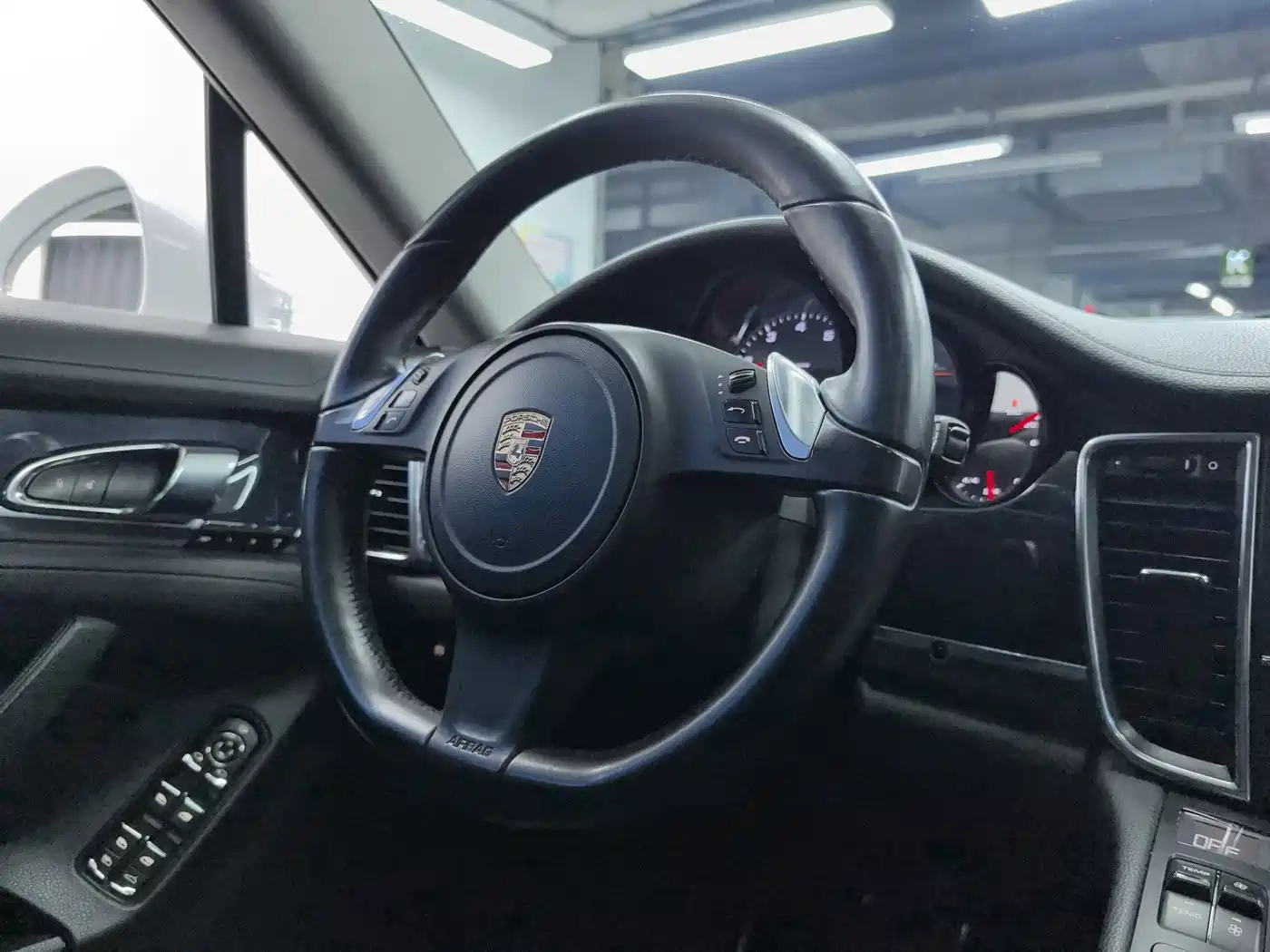 Porsche Panamera 2014 Panamera 4 3.0T фото 9
